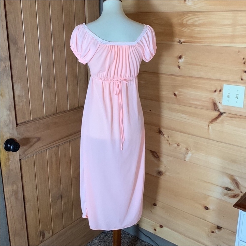 Vintage peach nylon nightgown with puff sleeves Size Medium - Picture 4 of 9